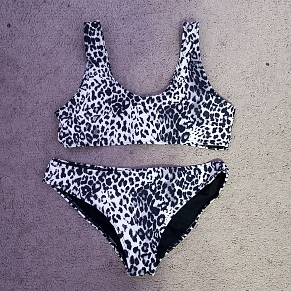 NWOT cheetah prink bikini